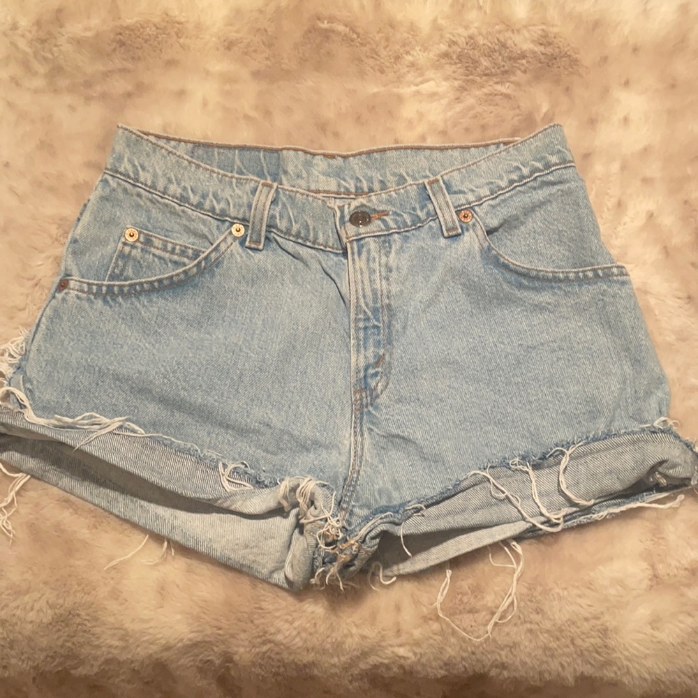 ✨Levi’s denim shorts✨